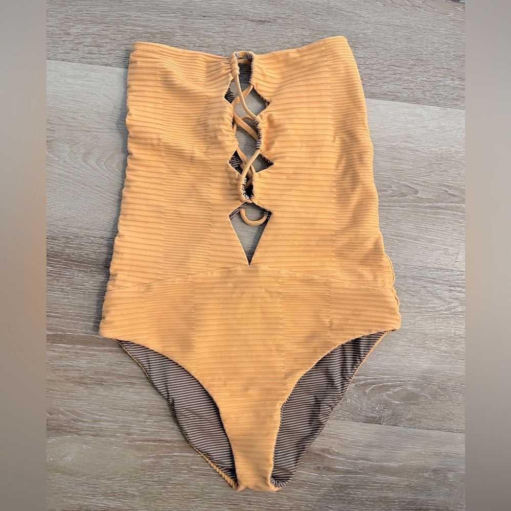 Acacia Suit
